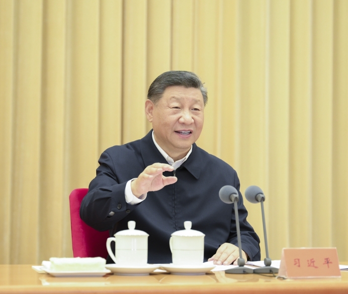 9月9日至10日，全國(guó)教育大會(huì)在北京召開。中共中央總書記、國(guó)家主席、中央軍委主席習(xí)近平出席會(huì)議并發(fā)表重要講話，代表黨中央向全國(guó)廣大教師和教育工作者致以節(jié)日祝賀和誠(chéng)摯問候。新華社記者 李濤 攝
