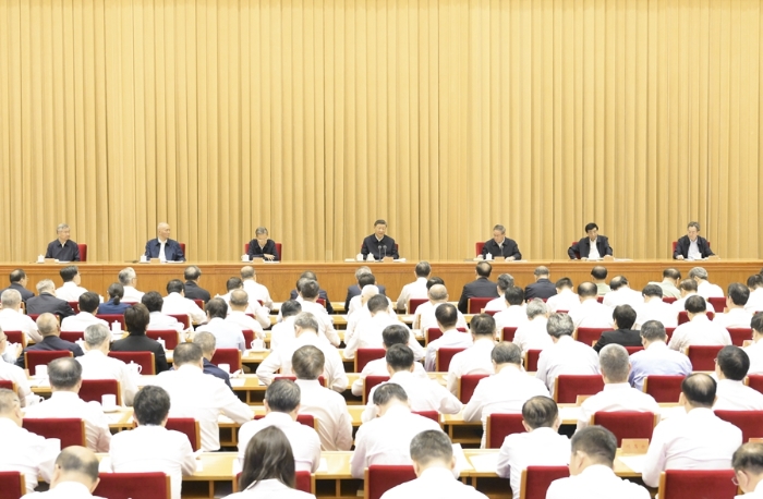 9月9日至10日，全國(guó)教育大會(huì)在北京召開。中共中央總書記、國(guó)家主席、中央軍委主席習(xí)近平出席會(huì)議并發(fā)表重要講話。李強(qiáng)、趙樂際、王滬寧、蔡奇、丁薛祥、李希出席會(huì)議。新華社記者 李濤 攝