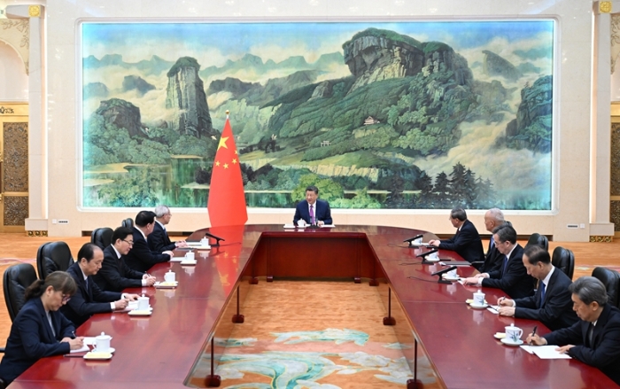 2 11月1日下午，國家主席習近平在北京人民大會堂會見新當選并獲中央政府任命的澳門特別行政區(qū)第六任行政長官岑浩輝。新華社記者 謝環(huán)馳 攝