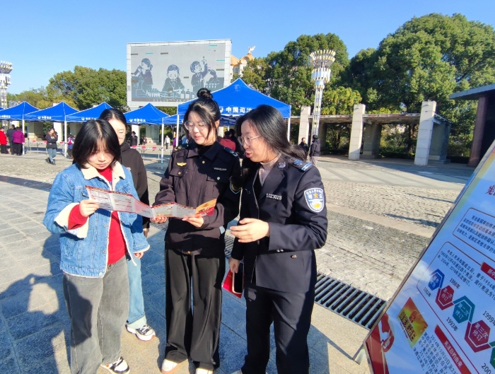 圖為南豐縣開(kāi)展普法宣傳活動(dòng)現(xiàn)場(chǎng)。（通訊員鄢國(guó)卿 攝）